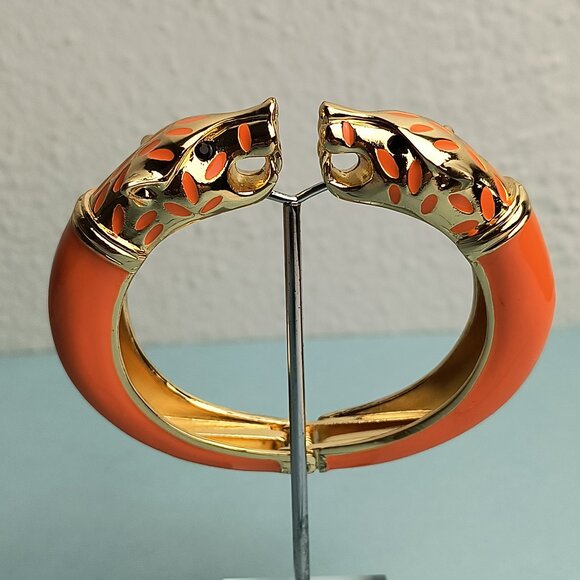 Statement Chunky Glaze Hinged Cuff Bracelet Double Wolf Head Vibrat Oran… - Picture 4 of 7